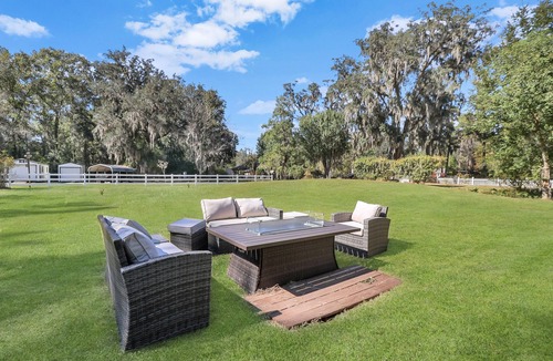 Garden City House | Modern 3 BR bungalow sleep 8, family/pet friendly, 15 min from downtown/outlets