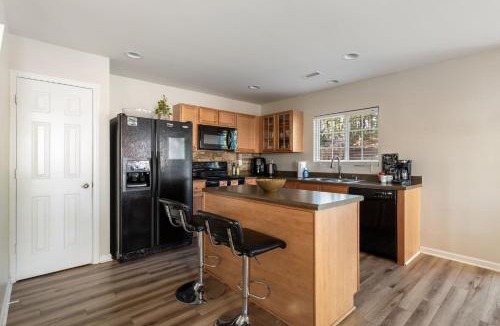 Durham House | Modern 3BR Durham Retreat Near Duke & DT Sleeps 6