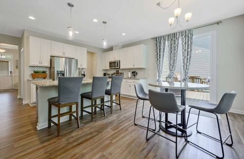 Garner House | Modern 4-Bedroom Home Near Downtown Raleigh