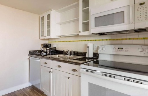 Northeast Virginia Beach Hotel | Modern 4 Units Beachfront Getaway Steps from Sand & Sea, Great for Families