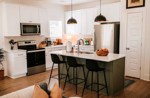 Athens House | Modern 4BR Getaway by MHM Luxury Properties
