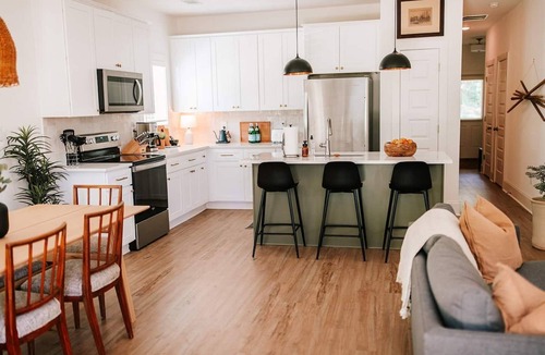 Athens House | Modern 4BR Getaway by MHM Luxury Properties