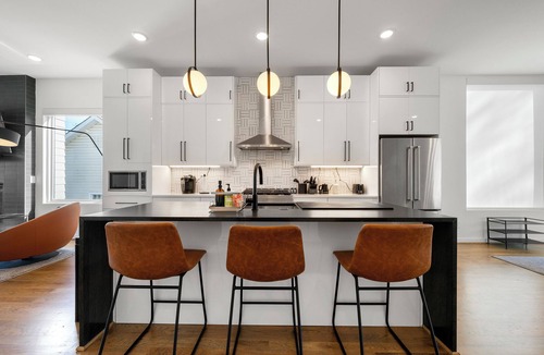 Home Park House | Modern 4BR Home, Skyline Views, Prime Location.