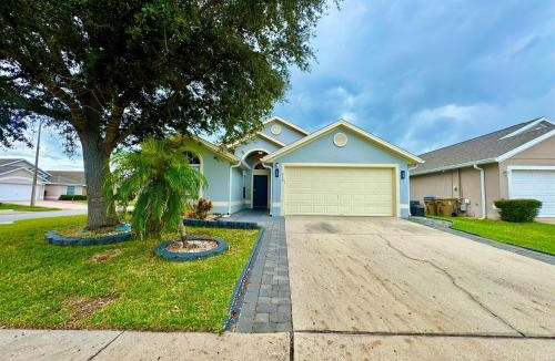 Kissimmee House | Modern 4BR2BA with pool in gated community
