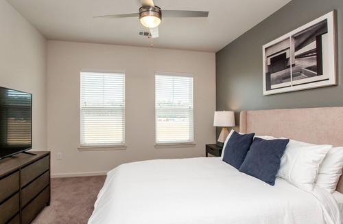 Madison Apartment | Modern Apartment in Prime Location (ID6975X23)