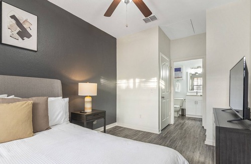 Baldwin Park Apartment | Modern Apartment in Prime Location (ID7593X55)