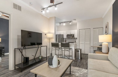 Baldwin Park Apartment | Modern Apartment in Prime Location (ID7593X55)