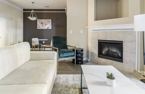 Northwest Raleigh Apartment | Modern Apartment in Prime Location (ID1189X390)
