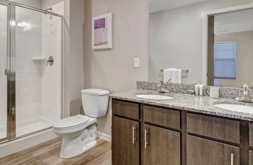 Trafalgar Apartment | Modern Apartment in Prime Location (ID8403X48)