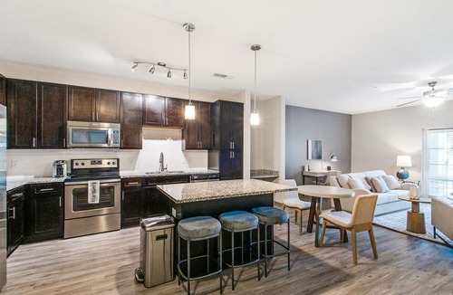 Charleston Apartment | Modern Apartment in Prime Location (ID6812X49)