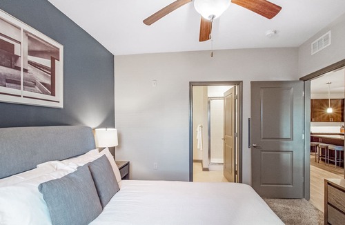 Charleston Apartment | Modern Apartment in Prime Location (ID6812X49)