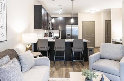 Charleston Apartment | Modern Apartment in Prime Location (ID8411X14)