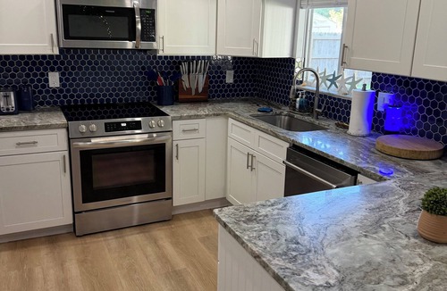 Florida Shores House | Modern beach themed 3b/2b home near New Smyrna Beach & Daytona Beach! Paradise!