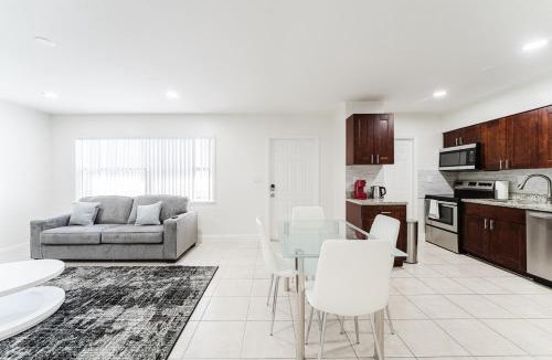 Boca Raton Apartment | Modern Boca Condo Near FAU - 2 KING BR, Pool