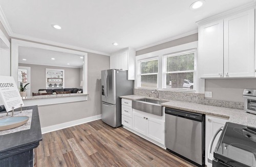 Gantt House | Modern bungalow. Lots of Parking. 10 min to Downtown Greenville. Pet Friendly.