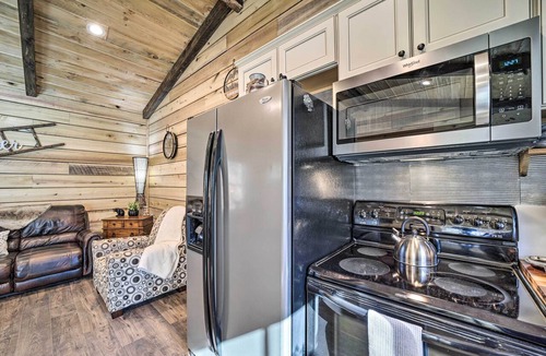 Pisgah Forest Cottage | Modern Cabin w/Fire Pit < 3 Mi to Trails!