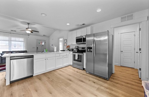 Oak Forest House | Modern Charlotte Retreat Near Uptown
