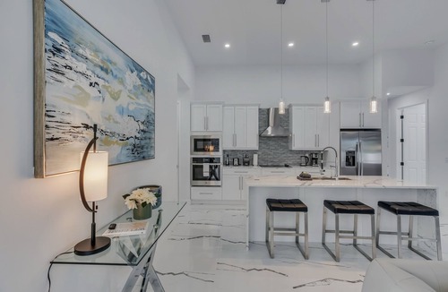 Mariner Villa | Modern coastal 3 bedrooms with Pool with Fireplace