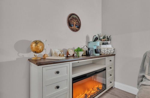 Winter Haven House | Modern Comfort, Pet Friendly, 2 King Beds