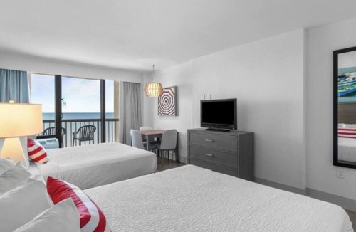 Myrtle Beach Hotel | Modern Condo Stay | Onsite Pools | Free Parking | Near Market Common - 4 miles