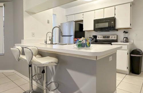 Royal Palm Bay Condo | Modern condo with outdoor pool, full kitchen