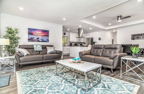North Decatur House | Modern Contemporary 3BR Getaway Near ATL Pool HotTub BBQ
