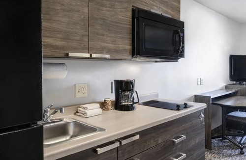 Augusta Hotel | Modern Extended Stay Room Perfect for Exploring Augusta Attractions