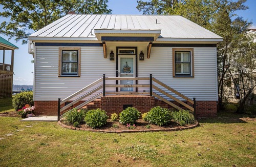 Bath House | Modern Farmhouse Cottage on water with dock