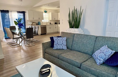 St. Petersburg House | Modern Getaway w/Roku TVs in Every Room Near Beach + Downtown