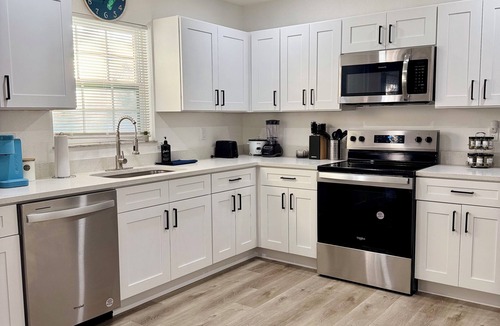 St. Petersburg House | Modern Getaway w/Roku TVs in Every Room Near Beach + Downtown
