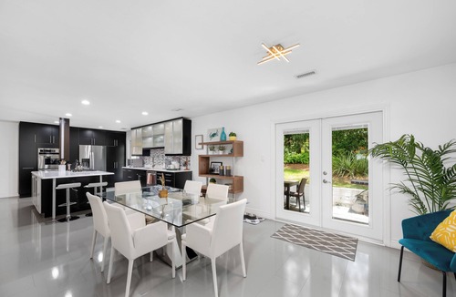 Gainesville House | Modern Home Close to UF. Pet-Friendly. EV Charger. Patio and BBQ