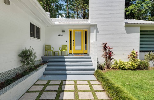 Gainesville House | Modern Home Close to UF. Pet-Friendly. EV Charger. Patio and BBQ