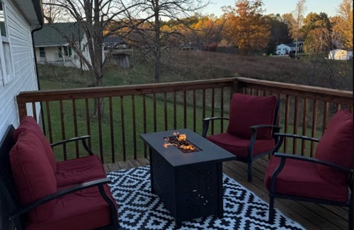 London House | Modern Home · Fire Pit · 70” TV · No Cleaning Fees Boat or SXS Parking