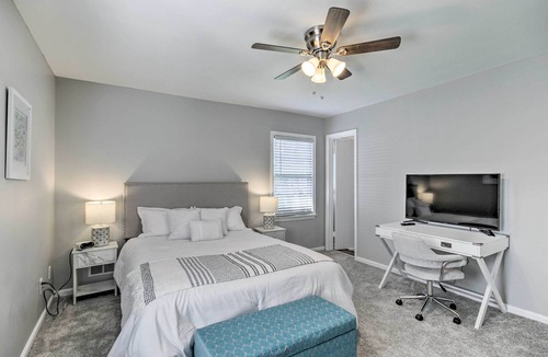 Columbia House | Modern Lexington Retreat w/ Backyard & Pool!