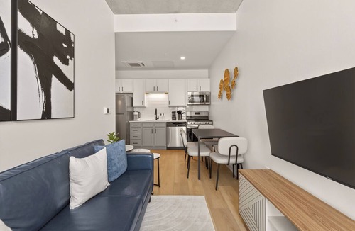 Charlotte Apartment | Modern, light-filled 2BR in Charlotte’s vibrant South End. Steps to the Rail Trail + Light Rail for easy Uptown access. Rooftop skyline views, luxe co-working, and walkable hotspots. Perfect for work, play, or extended stays.