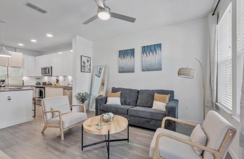 Pinellas Park Apartment | Modern Luxury Apt Near St. Pete Downtown & Beaches