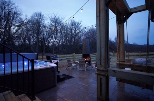 Cunningham Cabin | Modern Luxury Cabin, Fireplaces, Hot Tub Paducah