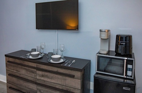 Sheffield Park Apartment | Modern Mins To "Atrium & Novant" Uptown Char Airport