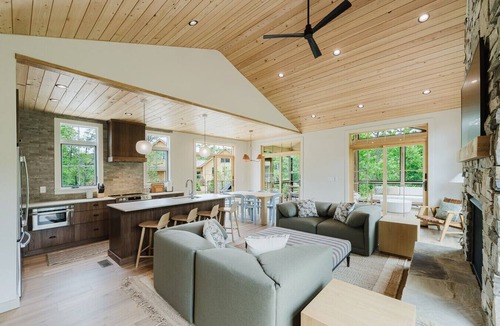 Old Fort House | Modern Mountain Cabin near Black Mountain