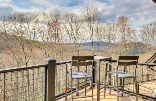 Glenville Apartment | Modern Mtn Retreat w/Deck & Views in Glenville!