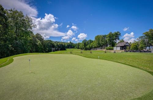 Glenville Apartment | Modern Mtn Retreat w/Deck & Views in Glenville!