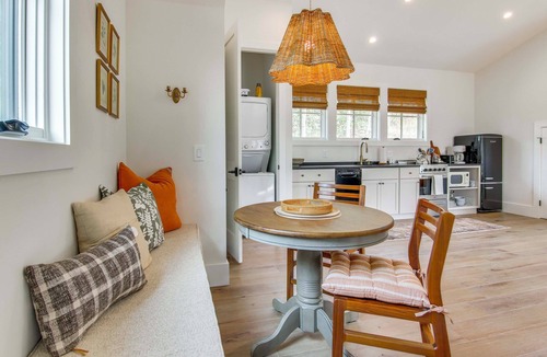 Glenville Apartment | Modern Mtn Retreat w/Deck & Views in Glenville!