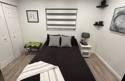 Coral Springs House | Modern Oasis for a Long Stay