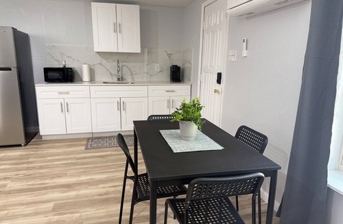 Marksville Apartment | Modern Open Studio - 3 Beds - 2 queens & 1–Full Sleeps 6- Near Local Attractions
