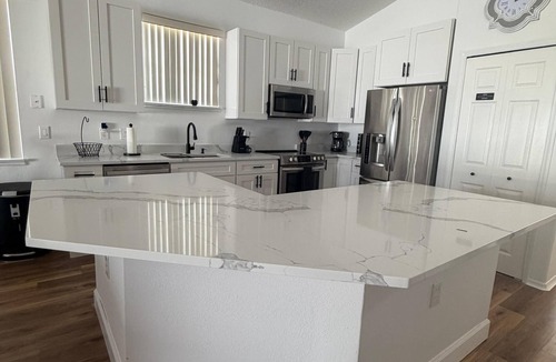 Meadow Woods House | Modern Orlando Retreat – Minutes to Disney, Universal & All the Magic!”