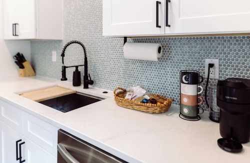 Charlotte House | Modern Private 3BR w/ensuites & Garage in Charlotte mins from Airport & Uptown