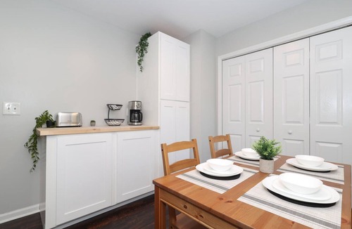 Mint Hill House | Modern Private Ranch Very Fast WiFi Vast Fenced Yard+Big Deck+Fire Pit!