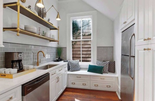 Historic Downtown Savannah Condo | Modern Queen Anne Victorian | Forsyth Park