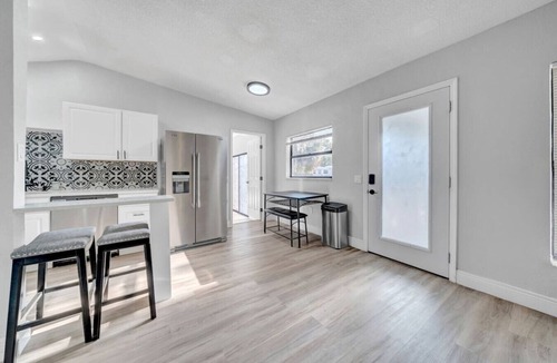 Orlando House | Modern Retreat | Under 15min/Downtown Orlando