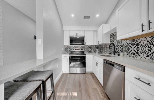 Orlando House | Modern Retreat | Under 15min/Downtown Orlando